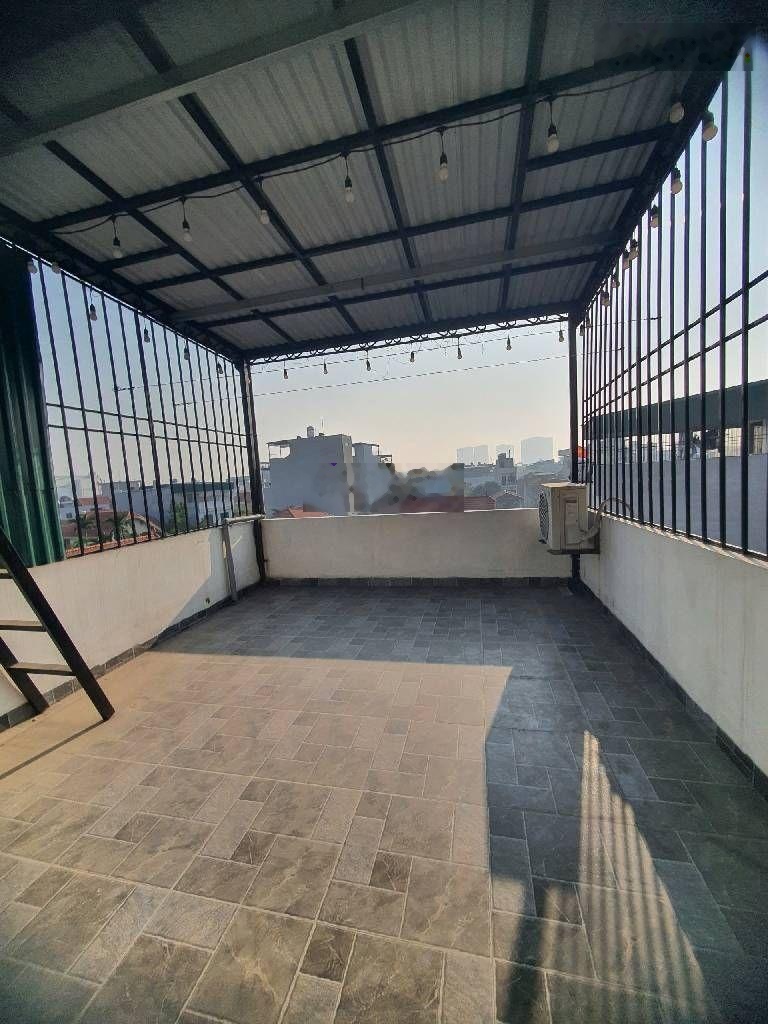 Nhà đẹp đường Bát Khối - Long Biên - sân rộng - chủ tự xây tâm huyết - tặng nội thất