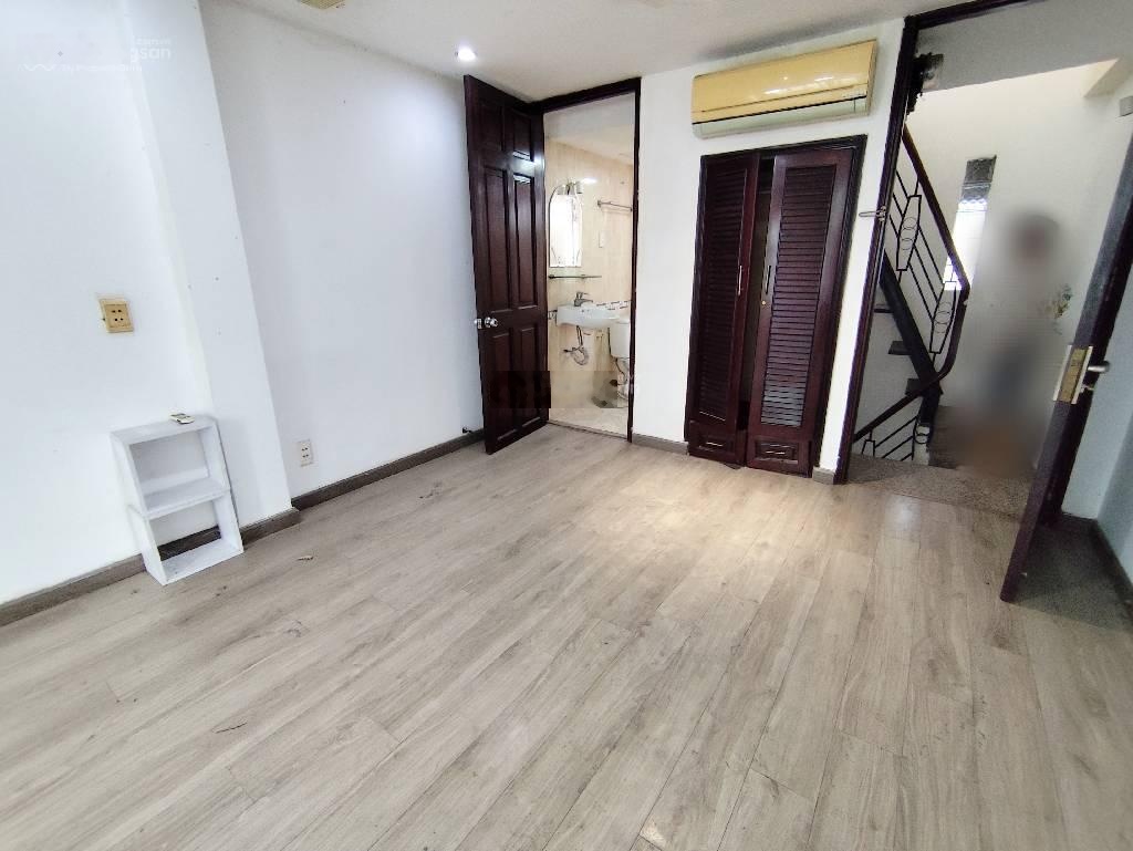 Mặt tiền Phan Đình Phùng - DT (4m x 14), kết cấu 2 tầng - Giá chỉ 17,3 tỷ - Vị trí vàng kinh doanh