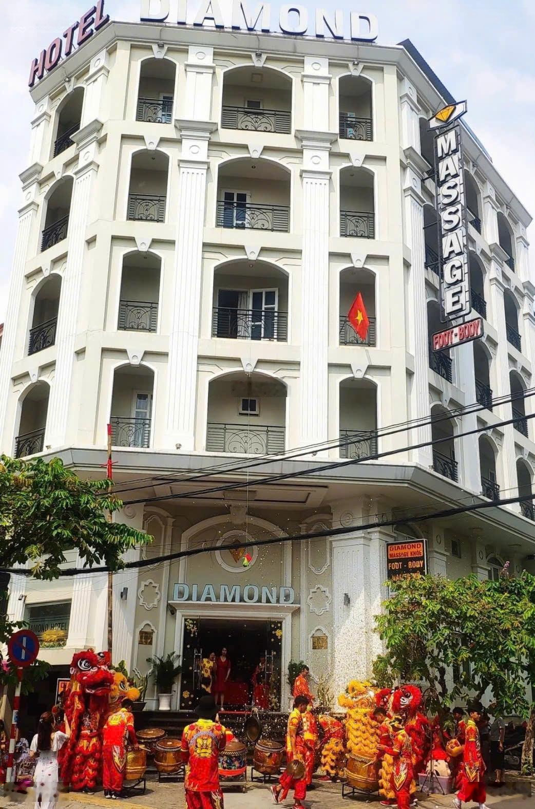 Bán tòa nhà khách sạn đường Nguyễn Thái Bình - 8 x 20 - Hầm + 7 tầng - HĐT: 250 triệu/th - 43 tỷ