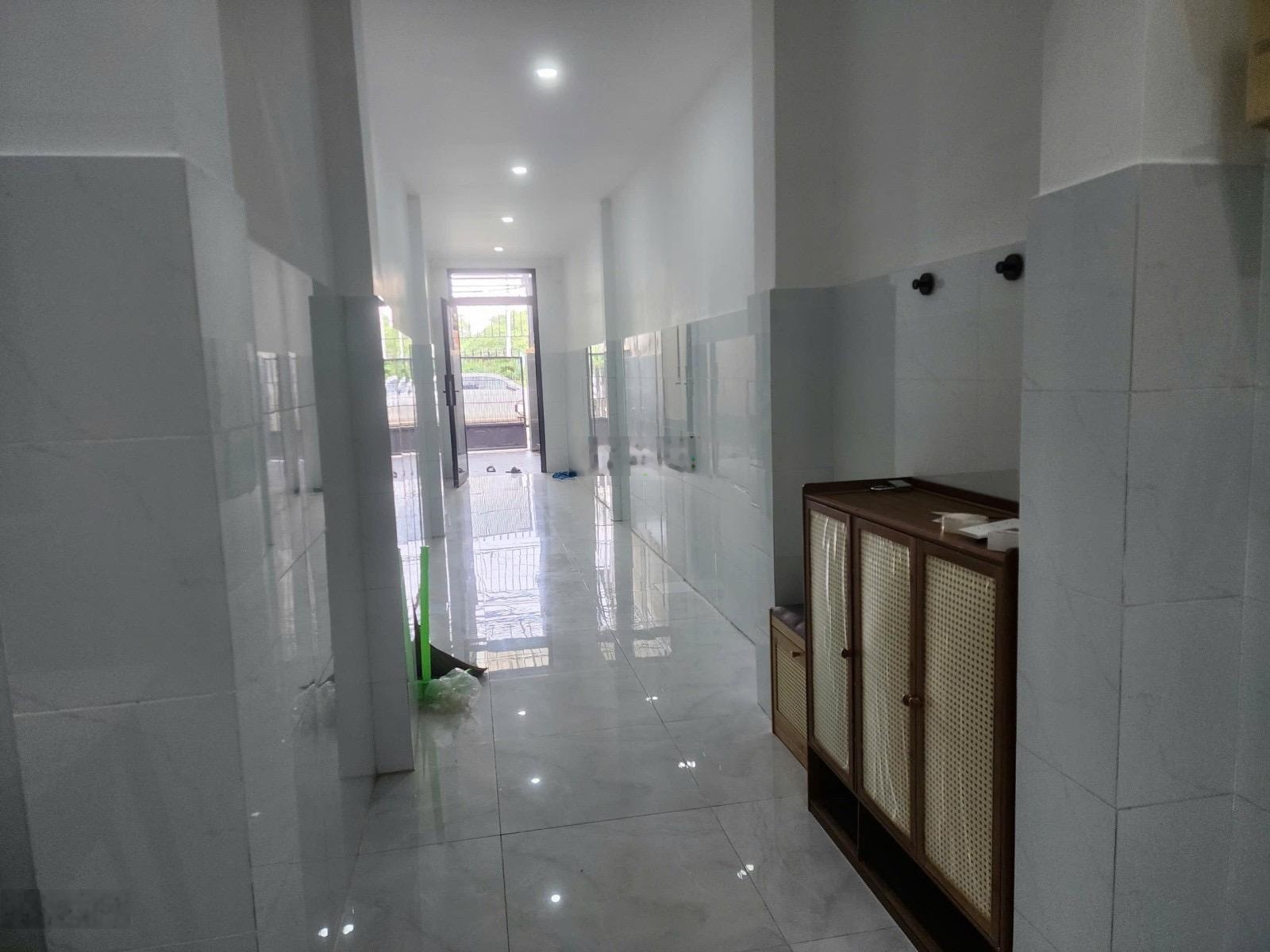 P. PLA, gần ga metro, HBP nhà HXH 2 tầng 47m2 chỉ 3.1 tỷ