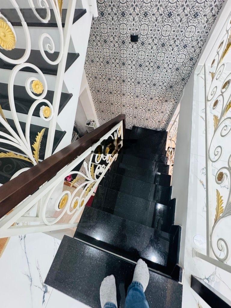 Bán nhà 5 tầng ngang 7m Nguyễn văn cự, Tân tạo, xe hơi ngủ nhà, 5,4 tỷ