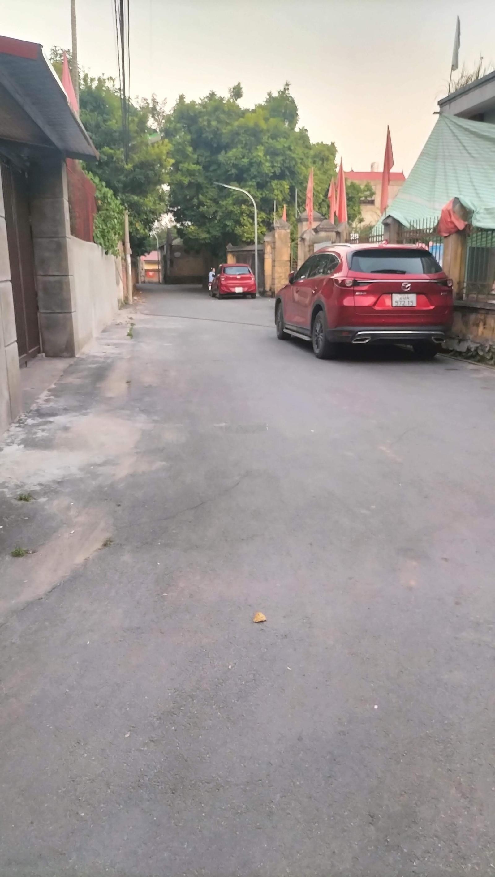 Do e ham mê tài xíu quá, giờ e cần bán gấp mảnh đất để trả nợ, rẻ hơn bên cạnh 5 giá