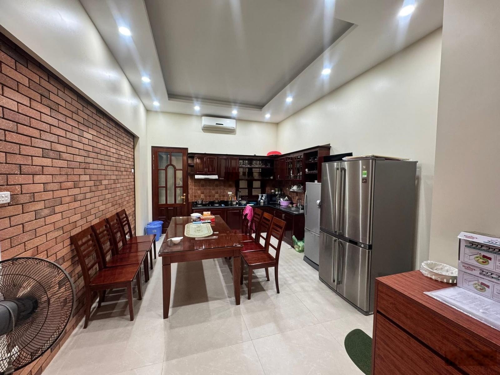 Cực hiếm phân lô ô tô tránh, dừng đỗ phố nghĩa đô, càu giấy- 64 m2 x 5t, mt 4,5m. sđcc- 34,5 tỷ.