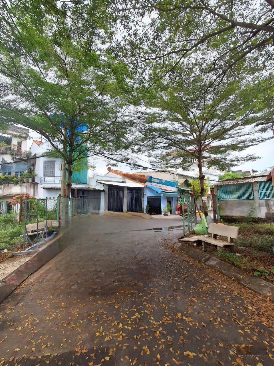 Lô đất 93m2 cần bán gấp ở Đường Nguyễn Bình sổ chính chủ