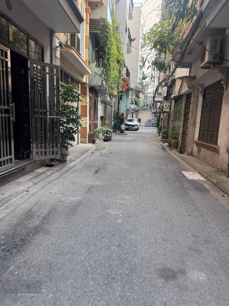 TƯ ĐÌNH. BÁN NHÀ 5 TẦNG. LÔ GÓC. DT 35M. MT 4M GIÁ 8 TỶ 3. Bán nhà phố tư đình Long Biên. Ô tô.