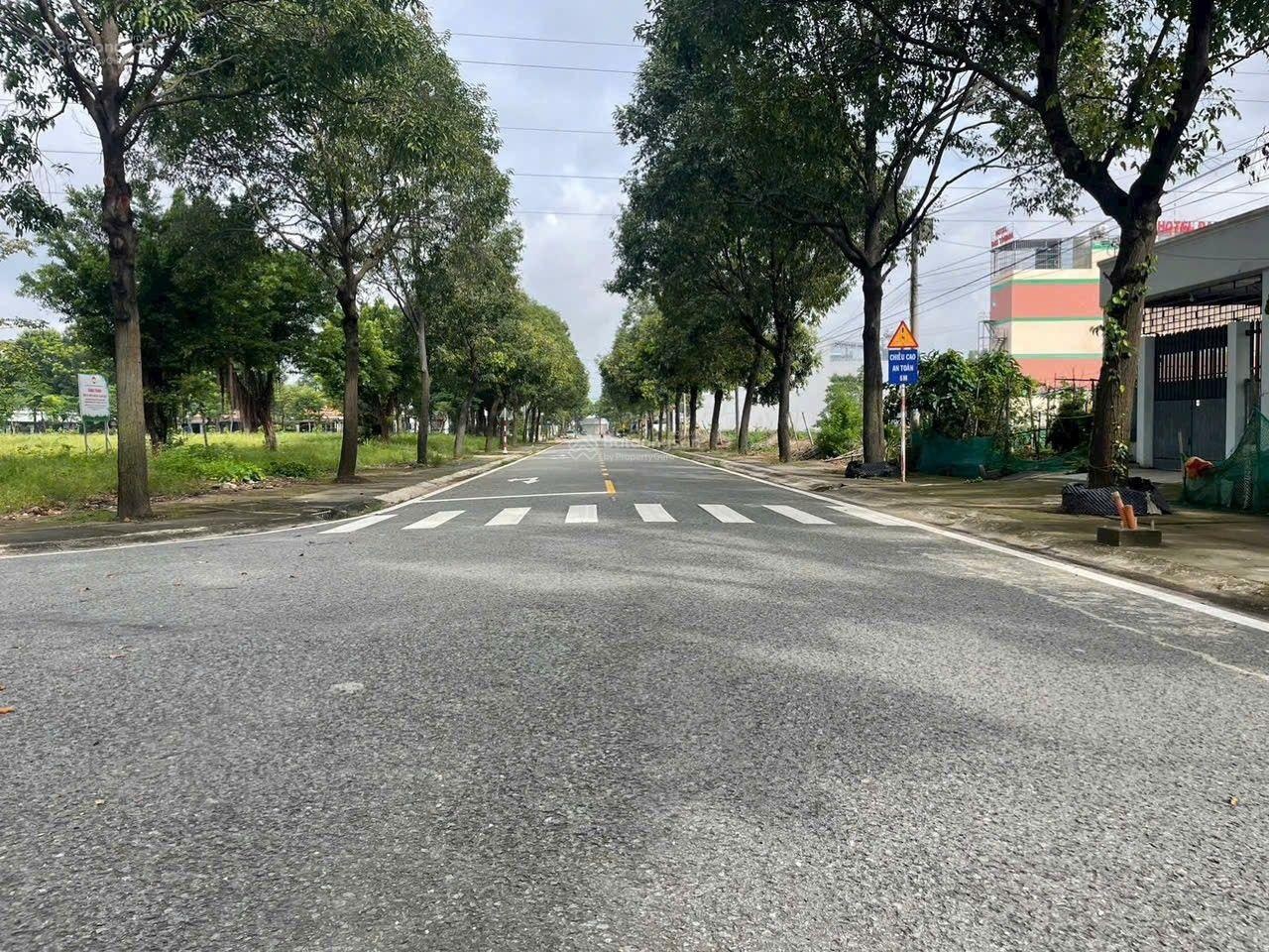 Chủ gửi bán đất khu đô thị mới ngay mặt tiền đường DB11, cách siêu thị Aeon chỉ 2km 200m2 bao sổ