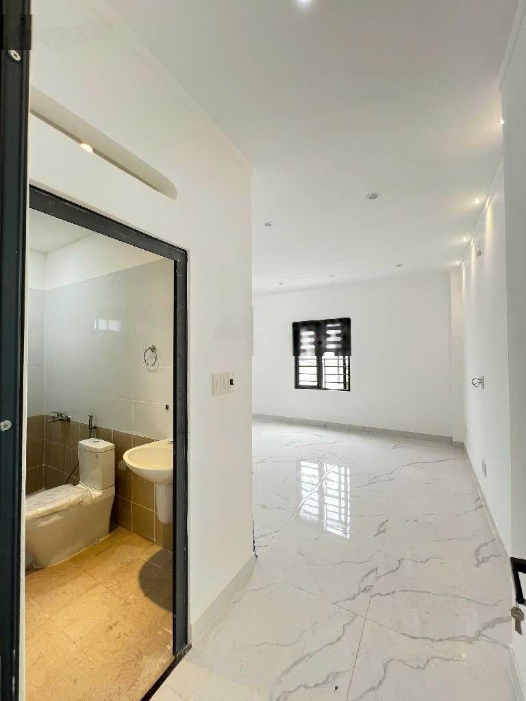 Nhà 3 tầng mới keng hoàn công đủ phường Linh Chiểu- xe hơi đậu cửa