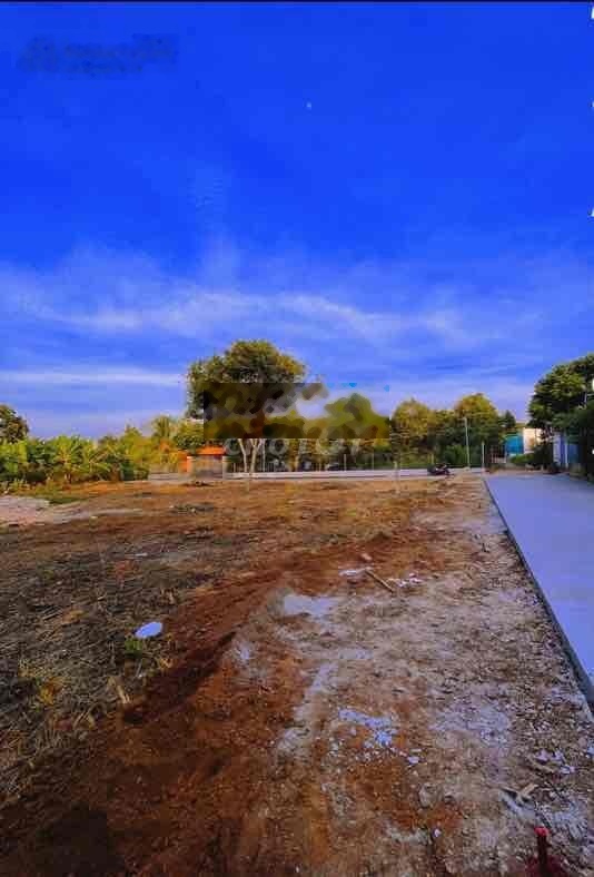 Bán nhà ba tầng mặt đường kinh doanh