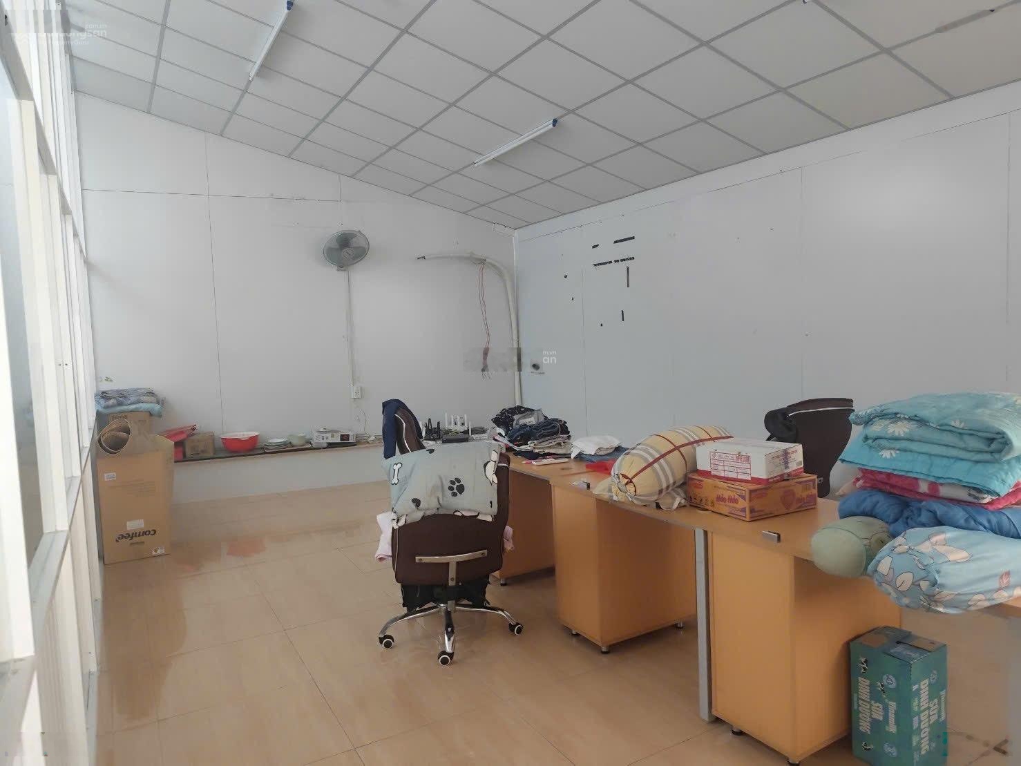 Kho xưởng mặt tiền quốc lộ 1A quận bình tân 1100m2 / kiên cố cao thoáng