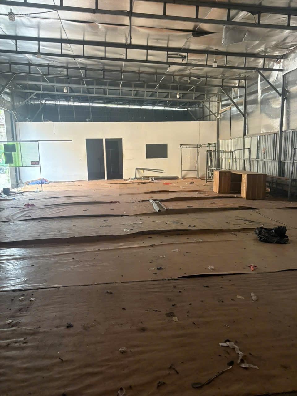 Kho chứa hàng 100m2 - 300m2 đường Âu Cơ, quận Tân Phú/ đường tải lớn giáp Tân Bình