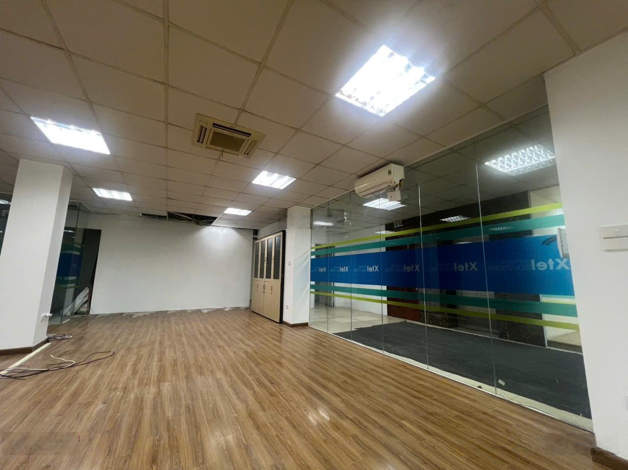 Tòa Nhà Văn Phòng Đường Nguyễn Bá Tuyển, Phường 12. Khu Vip K300. DT: 10x16m. Hầm 6 Tầng.