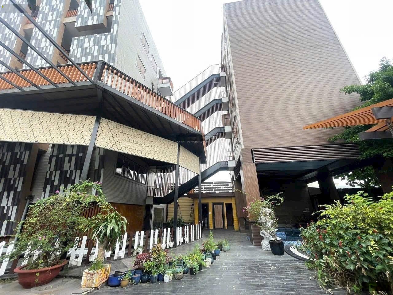 Toà Nhà MT Nguyễn Duy Trinh Q9 HCM Hầm - 6 Tầng - Sân thượng 21m x 85m = 1672m2