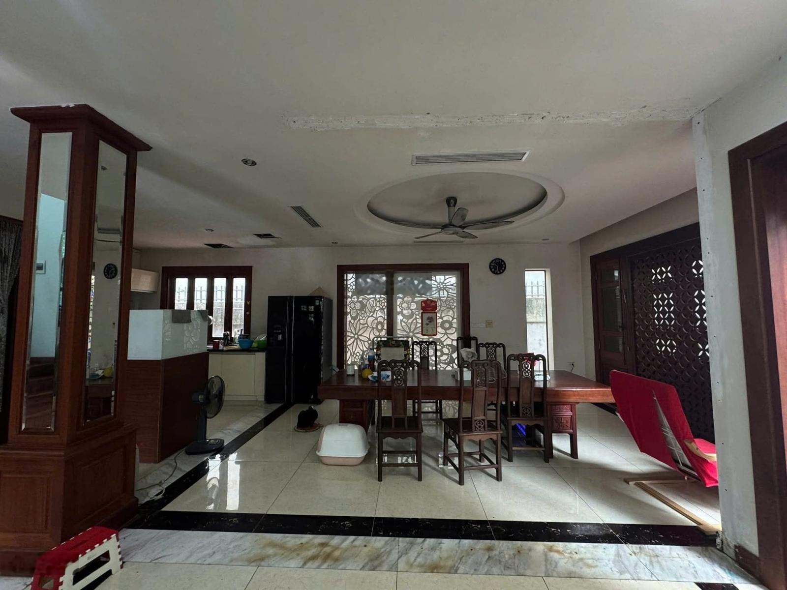 Bán nhà vị trí đắc địa phố Nguyễn Thị Định phân lô ô tô tránh kinh doanh vỉa hè 76m2 5T 31.8 tỷ