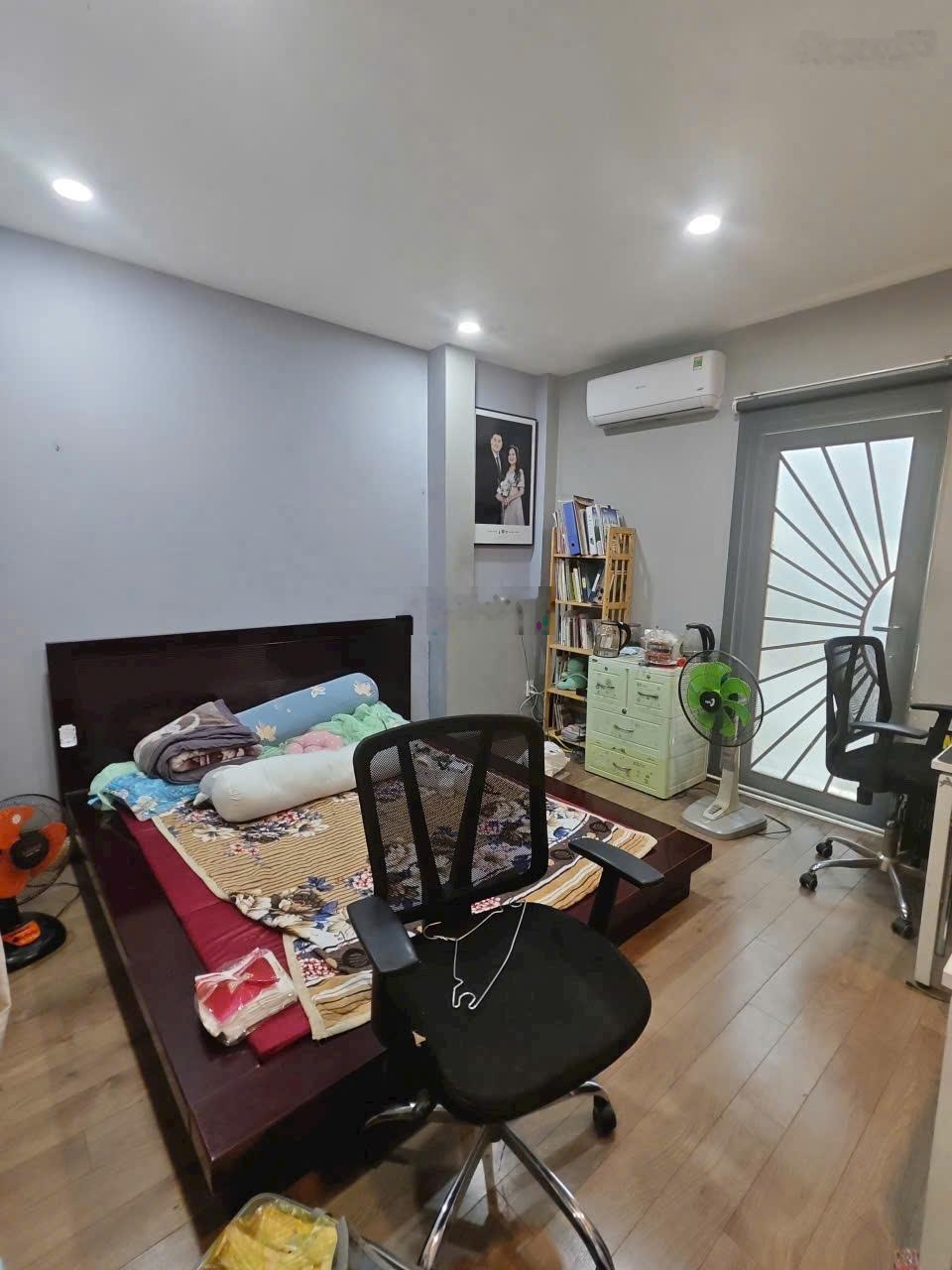 Nhà đẹp đường tô hiệu, 4x14m, 4 tầng, pk, bếp, 4 phòng ngủ, 3wc, hẻm 8m thông.