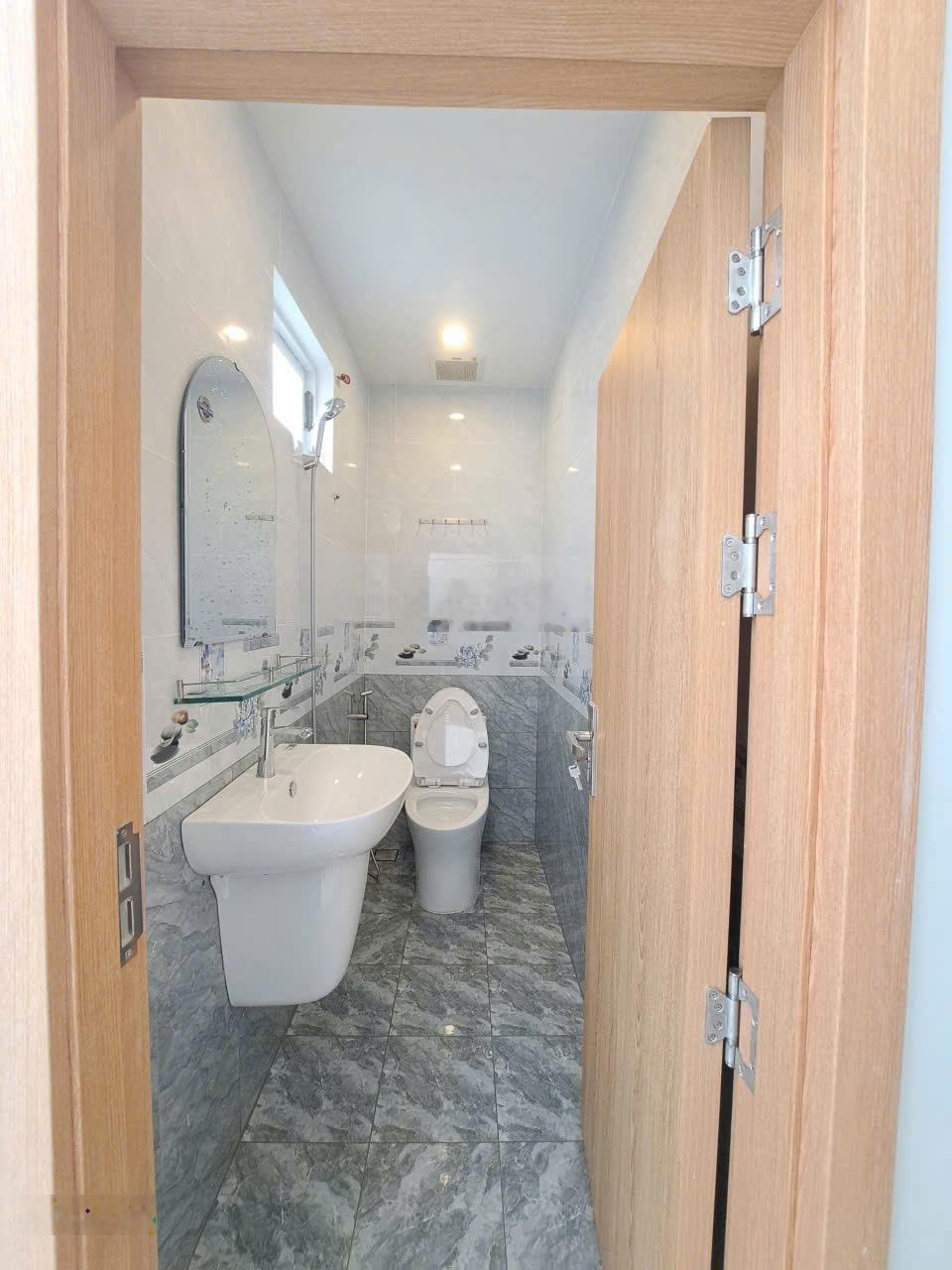 Bán nhà DT 50m2, hẻm xe hơi Võ Văn Ngân, TP Thủ Đức Cũ sát Vincom Thủ Đức, trung tâm tiện ích