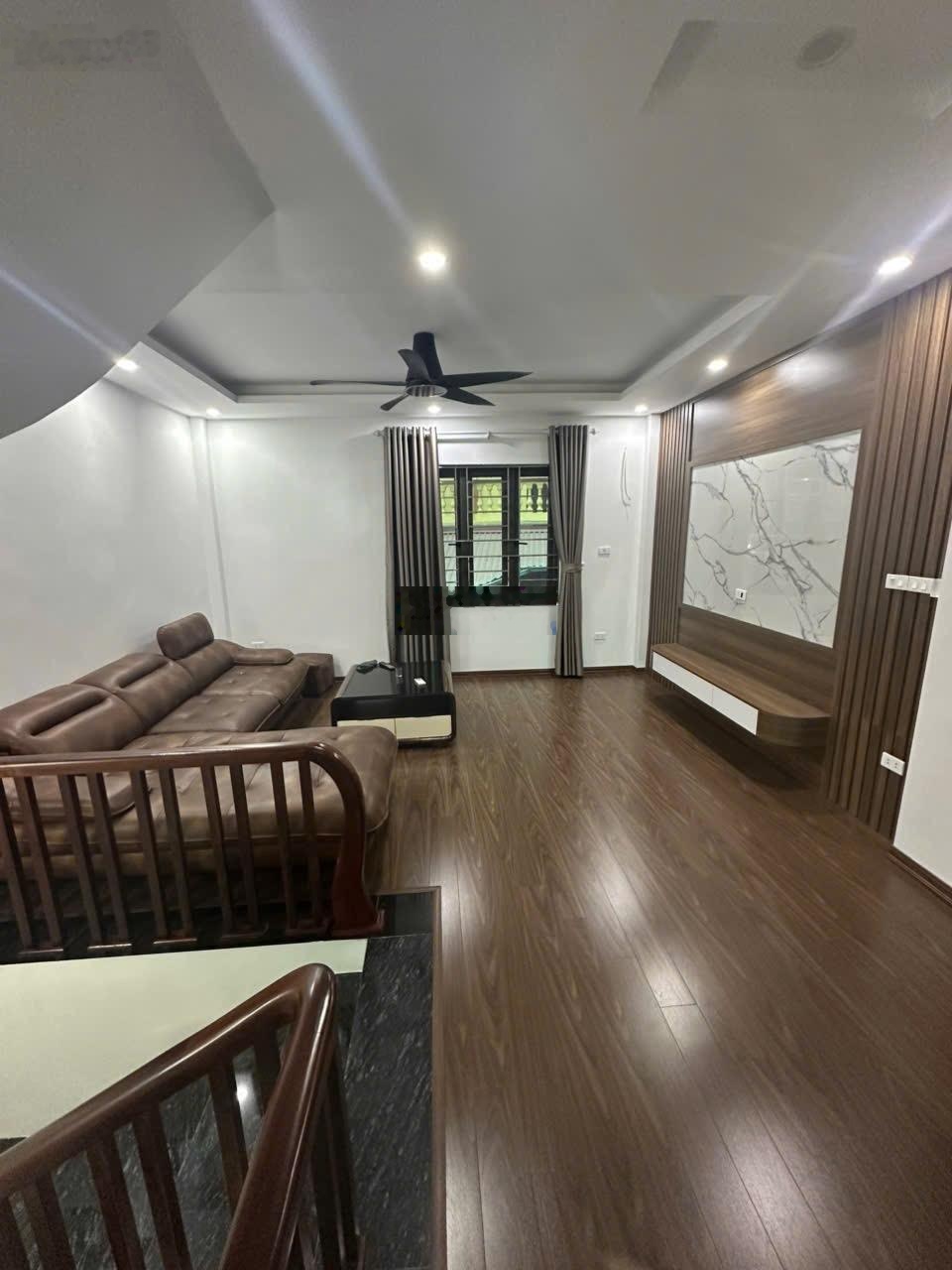 Bán nhà riêng tại Ngọc Hồi, 7,7 tỷ, 55m2, 4PN, 3WC, 5 tầng