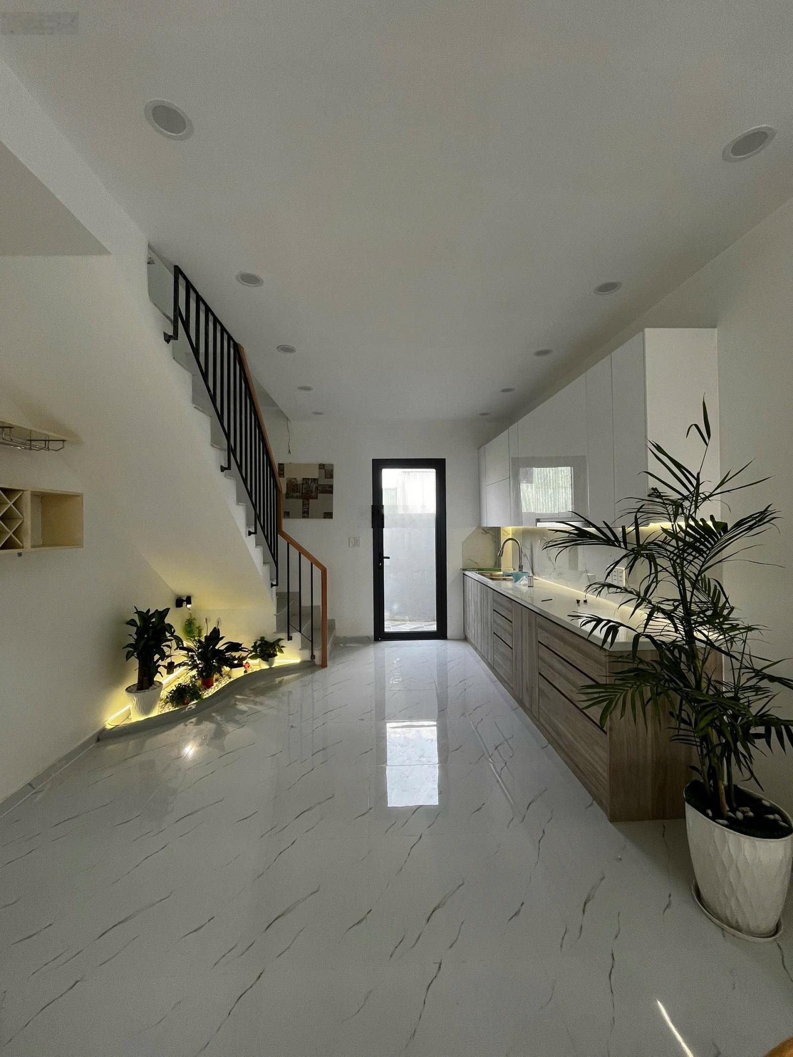 5,2tỷ nhà 3 tầng-53,2m2(4x13,3) sổ hồng hoàn côngđường 6m ô tô quay đầu rẻ nhất khu bưng ông