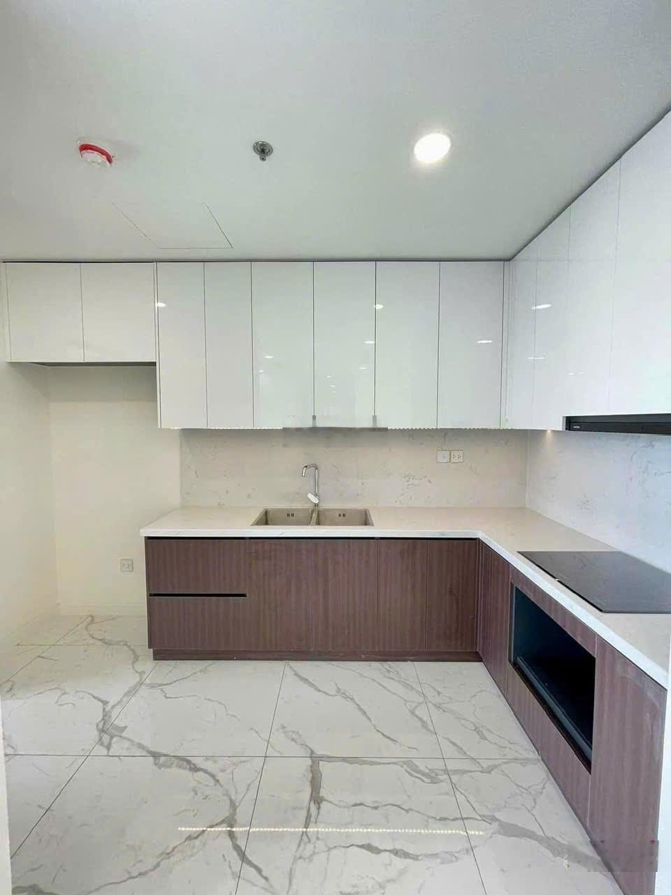 Cho thuê căn hộ chung cư 4PN, 3WC tại Sunshine Sky City, 23 triệu, 132m2