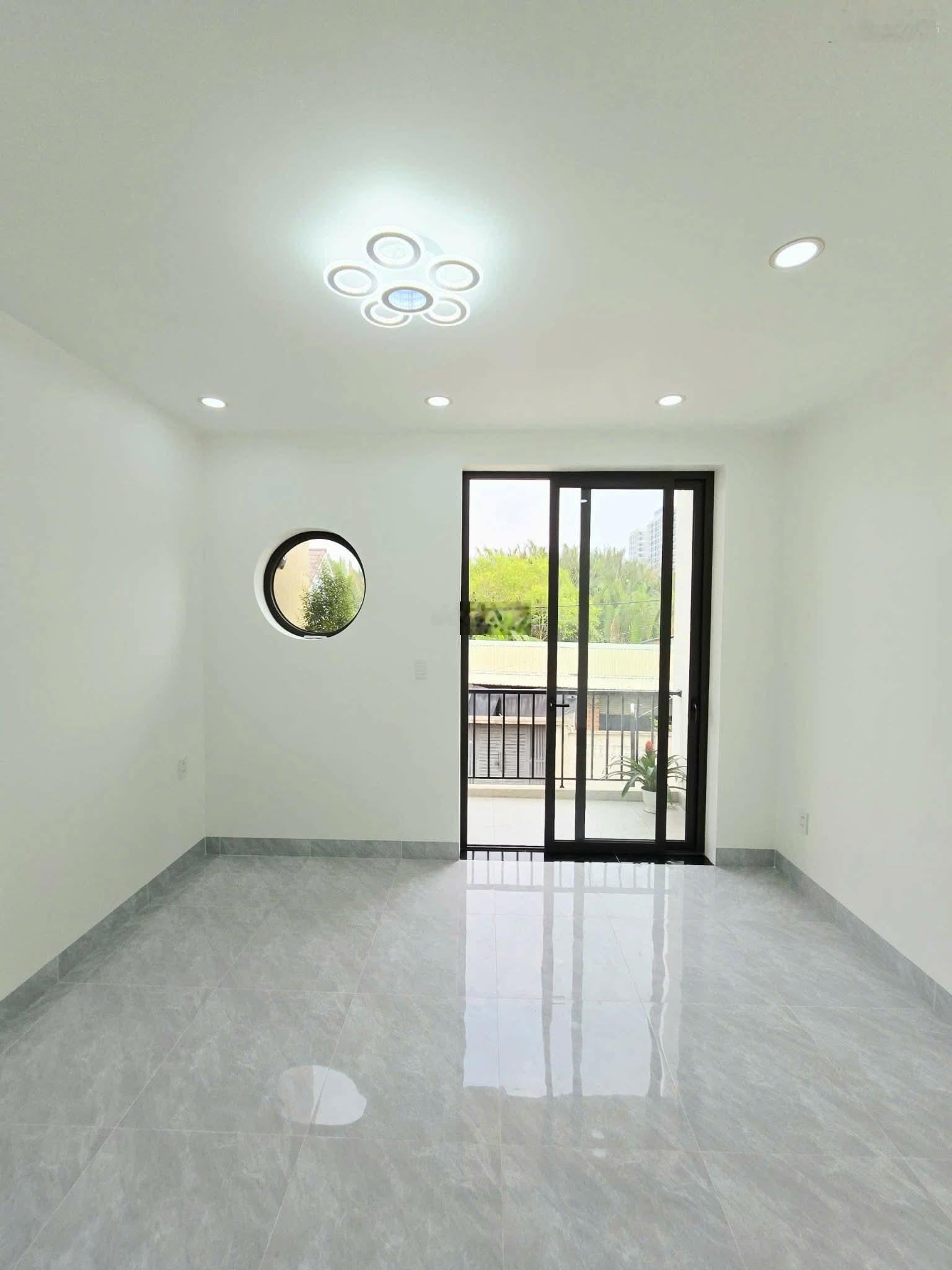 Nhà đẹp giá rẻ 3 tầng BTCT 51m2 Trường Lưu chỉ 5.25 Tỷ