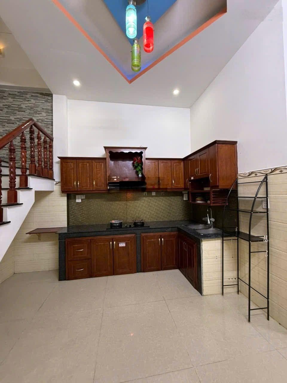 Nhà lầu đường 8m gần trường TH Nguyễn Thị Minh Khai giá 4 tỷ 250 triệu