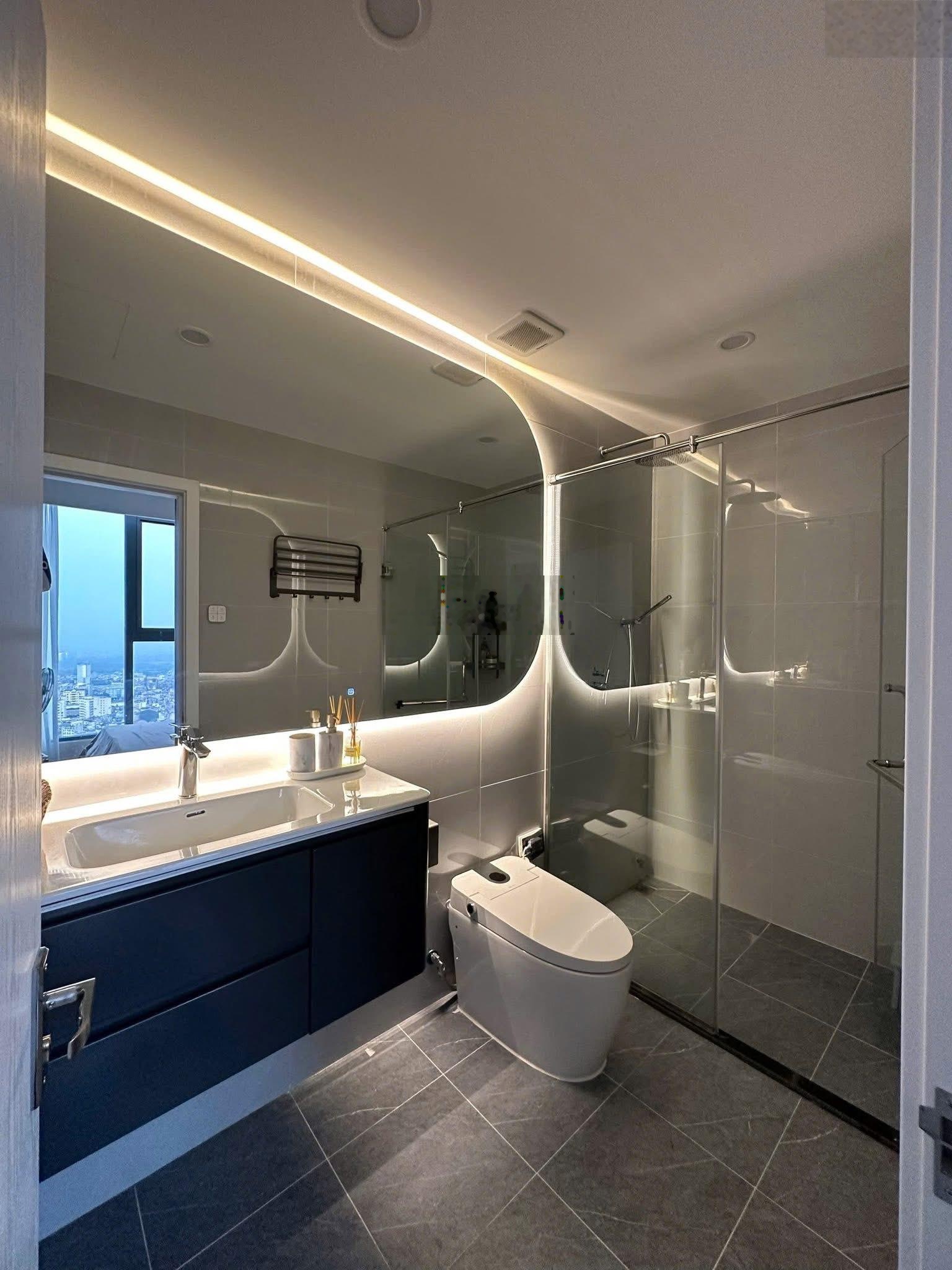 Tôi cần cho thuê CHCC Vimeco Phạm Hùng, dt: 140m2, 3pn, full nội thất cao cấp, giá: 23tr/ tháng