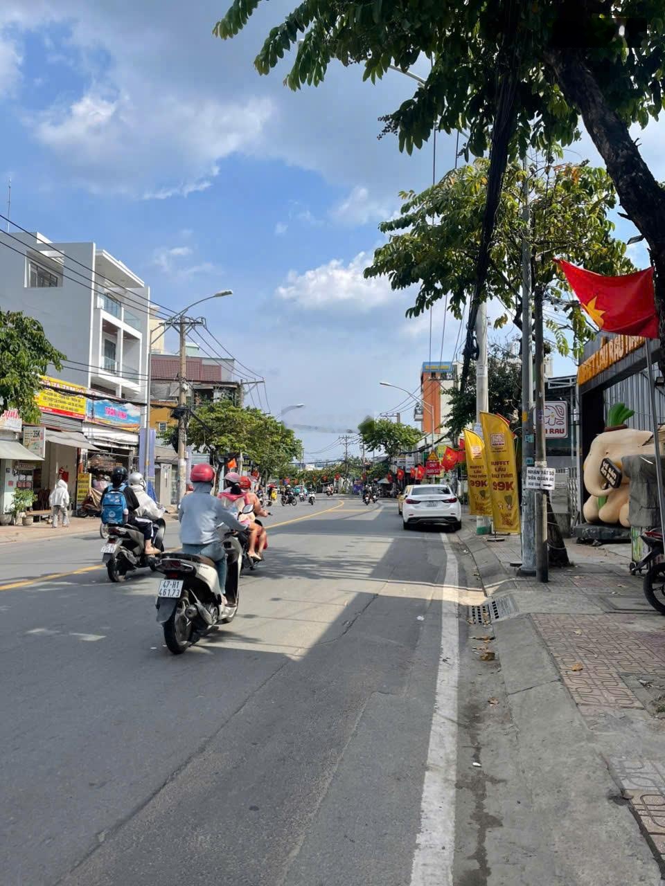 Gia đình rất cần tiền Bán nhà Đặng Văn Bi Thủ Đức - 8*50m CN404m - Giá 47 tỷ