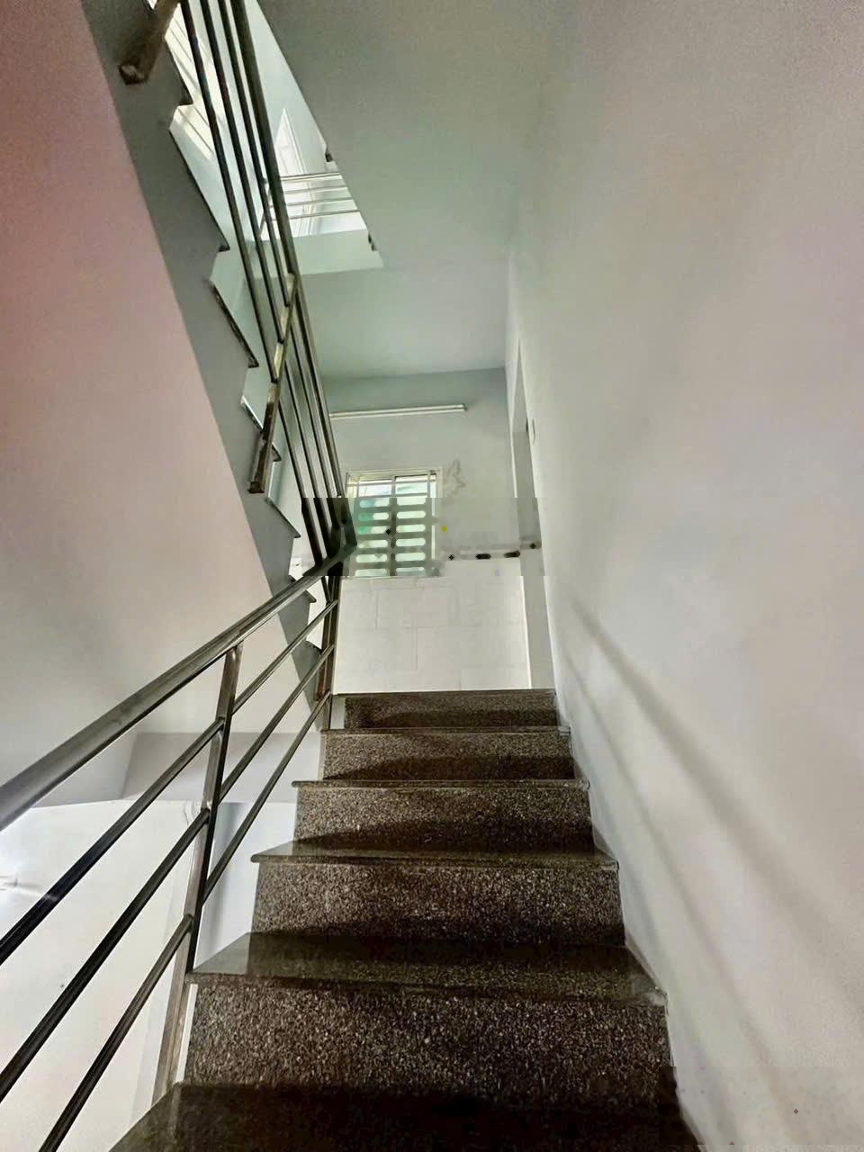 Cho thuê nhà Nguyên căn 04, phòng ngủ, 03WC, 1 Phòng ăn, 1 phòng khách