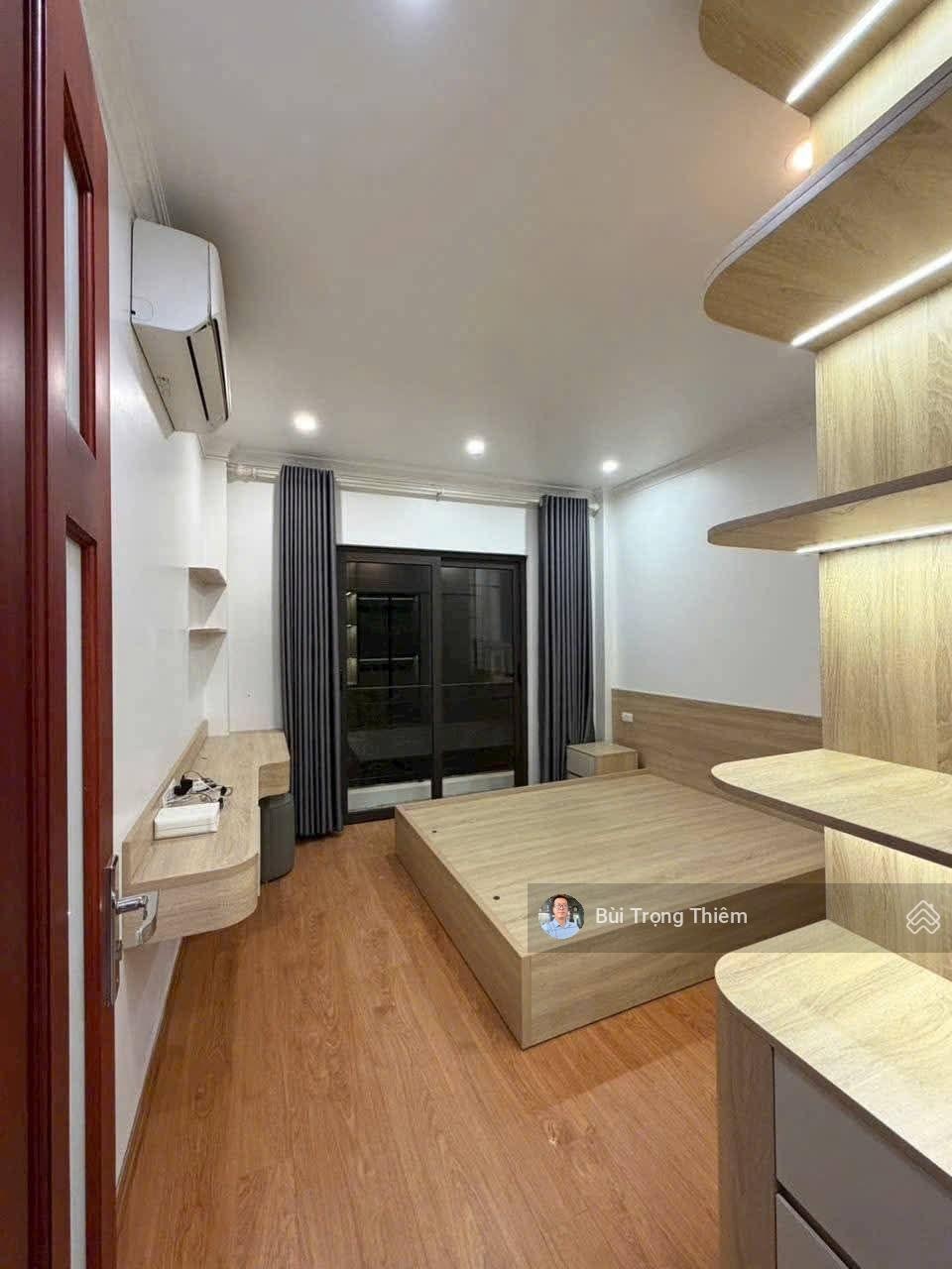 Bán nhà đẹp ngõ 68 Nguyễn Văn Linh 4 tầng 52m2 ôtô đỗ cửa 3 mặt thoáng nội thất hiện đại