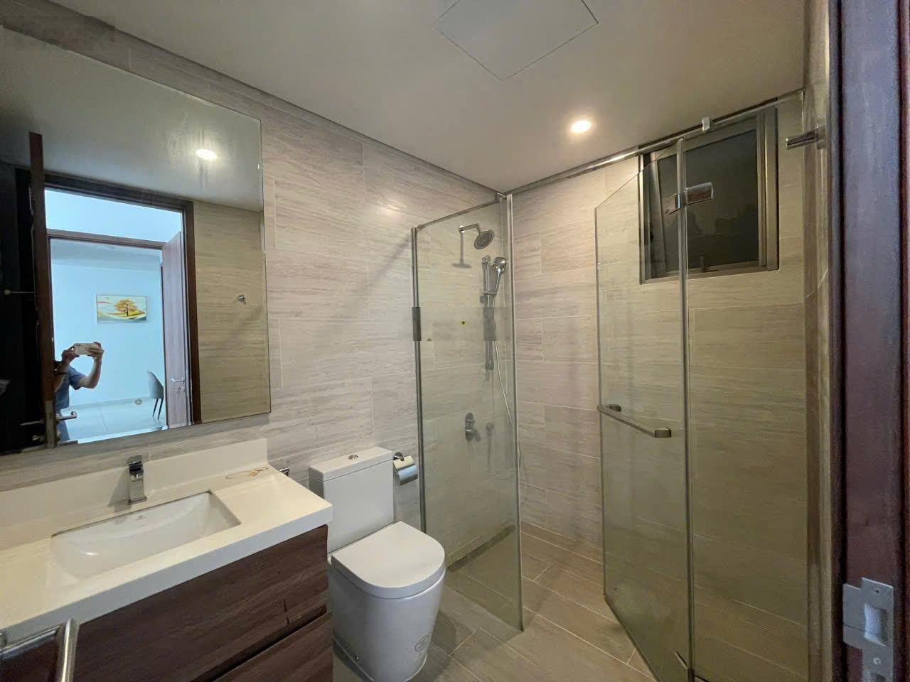 Cần bán căn hộ Midtown M7, PMH, Q7, DT: 81m2, 2PN, 2WC, ô xe trệt, giá: 9.5 tỷ. LH: 0906611859 Thư