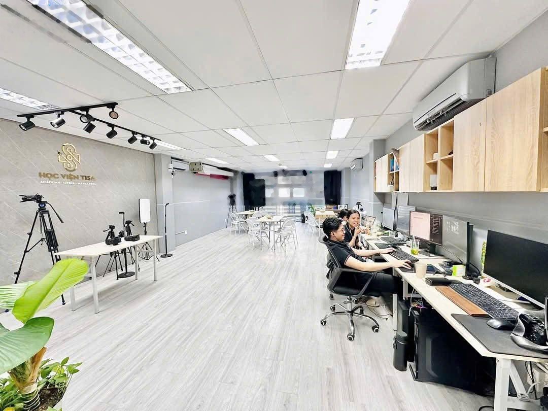 Còn 1 Sàn Nguyễn Xiển 70m2 Siêu Đẹp Giá Siêu Mê Chỉ 11.5 Triệu/Tháng