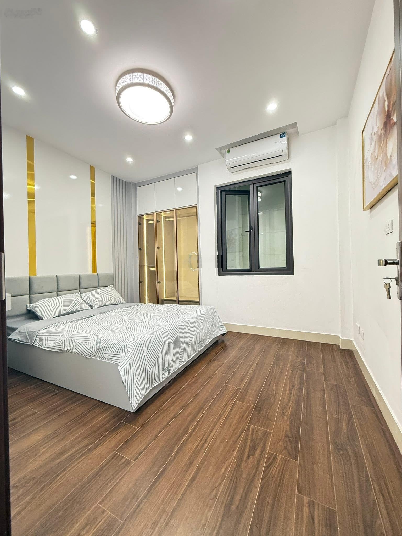 cơ hội vàng phố Dịch Vọng, ngõ thông rộng, ô tô gần ngay, xây dựng chắc chắn, lô góc, full đồ.