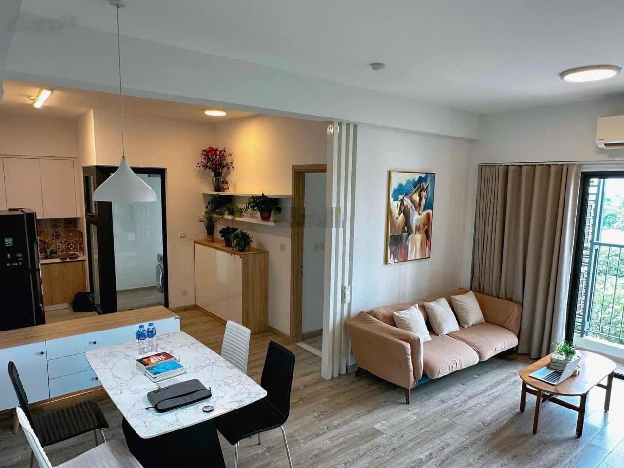 Cho thuê 2 ngủ 2 vệ sinh, toà Lake1 view Golf - Chung cư Aquabay Ecopark - Giá 9tr5/tháng