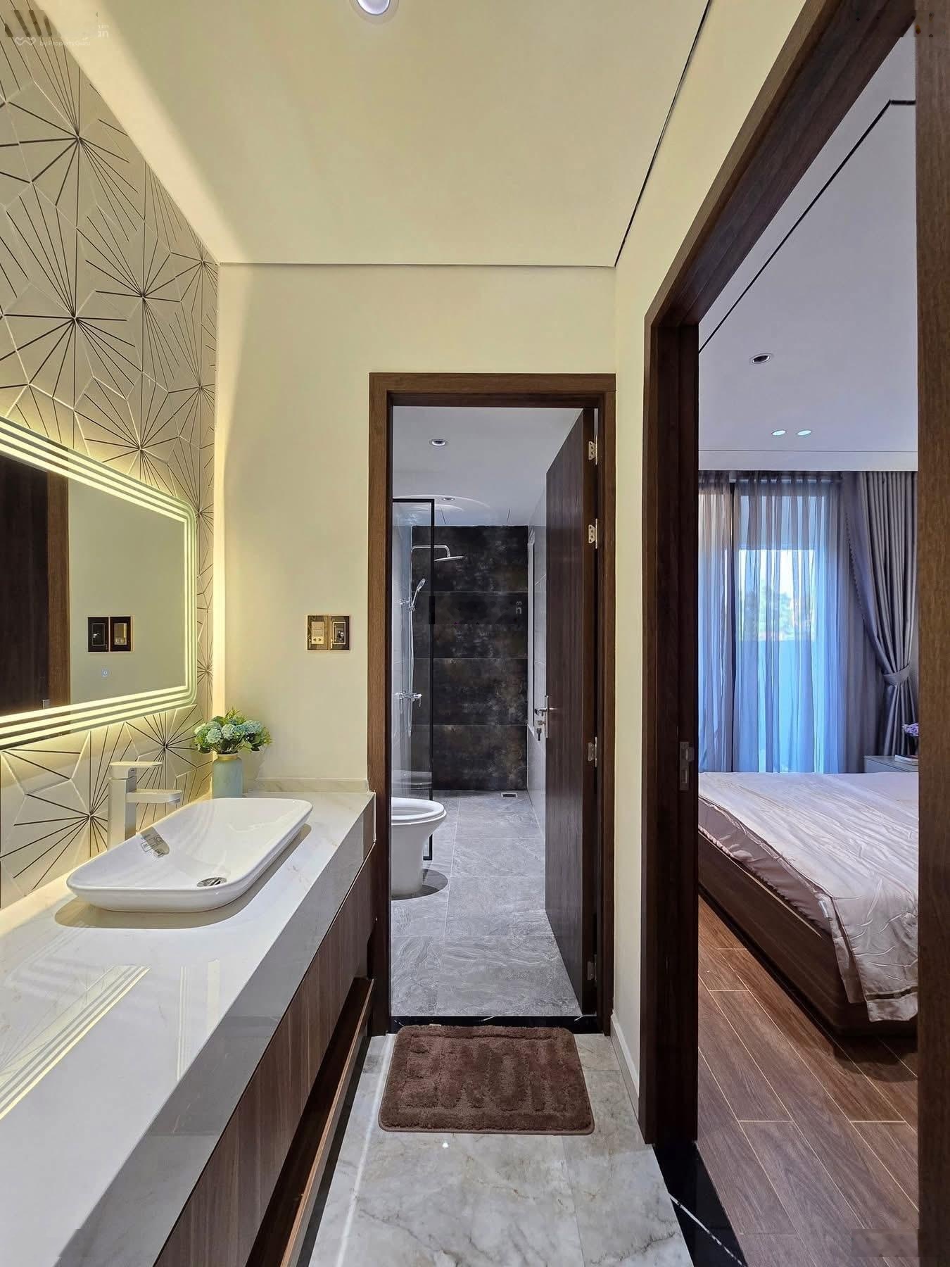 Rẻ nhất Khương Trung, KD, gần phố, không QH, nhà dân xây, trước nhà SH quay tròn, sổ CC, DT 40m2*5T