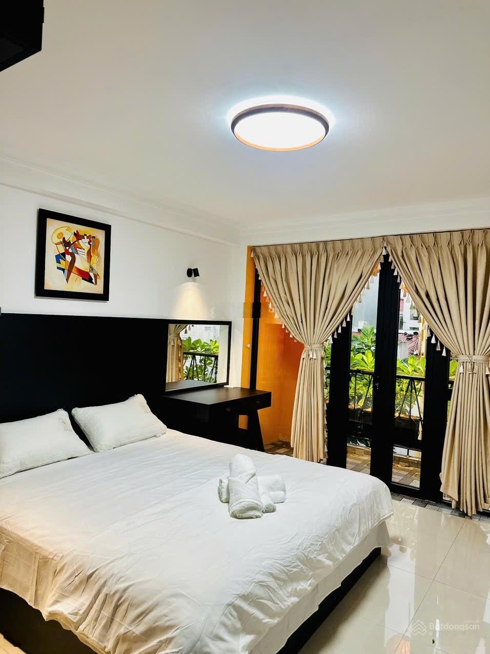 Bán homestay 4 tầng ngay khu phố hàn quốc-cho thuê dthu 100tr/tháng- lô kẹp góc -giá cực tốt 11,x