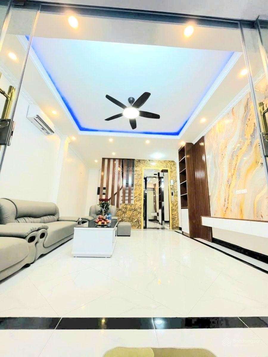 Xả! Trường Chinh, ngõ nông thông, ô tô, thang máy, sổ cc, mới đẹp, tặng nội thất, ở ngay 46m2x5T