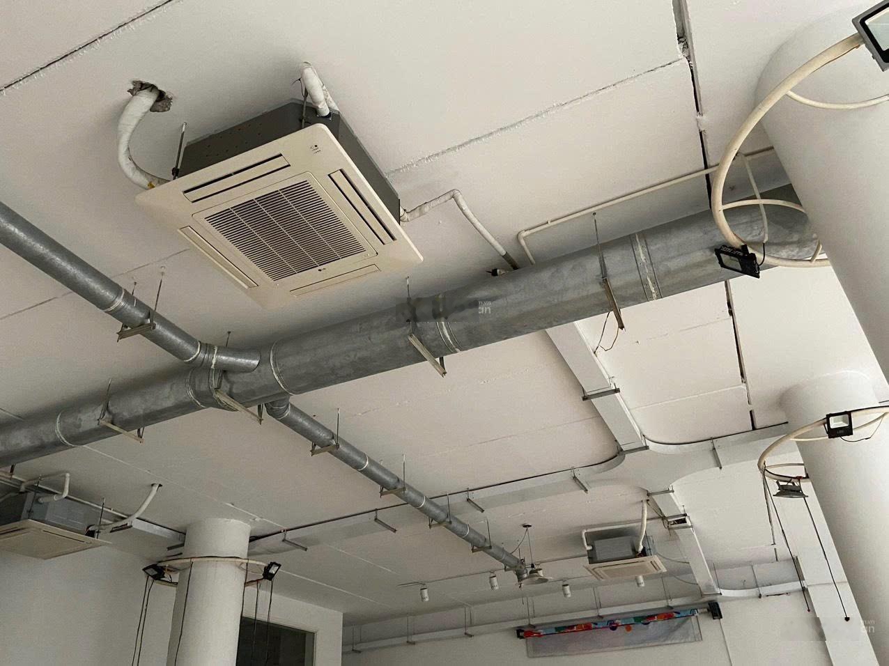 Cho thuê tầng 1 chân chung cư khu Trung Hoà - Nhân Chính 315m2 phù hợp mọi loại hình kinh doanh