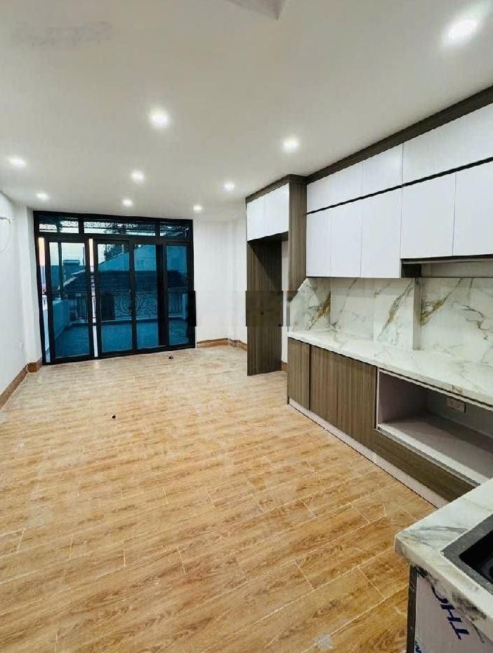 Bán nhà Trích Sài, gần phố, sát Hồ Tây, 58m2, thang máy, ô tô gần, giá 10.6 tỷ