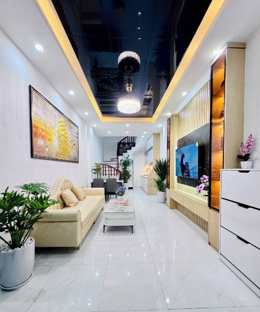 Chính chủ gửi bán nhà dt 60 m hơn 7 tỷ nhà ngọc hồi ô tô đỗ trong nhà đất phân lô sổ đỏ lâu dài