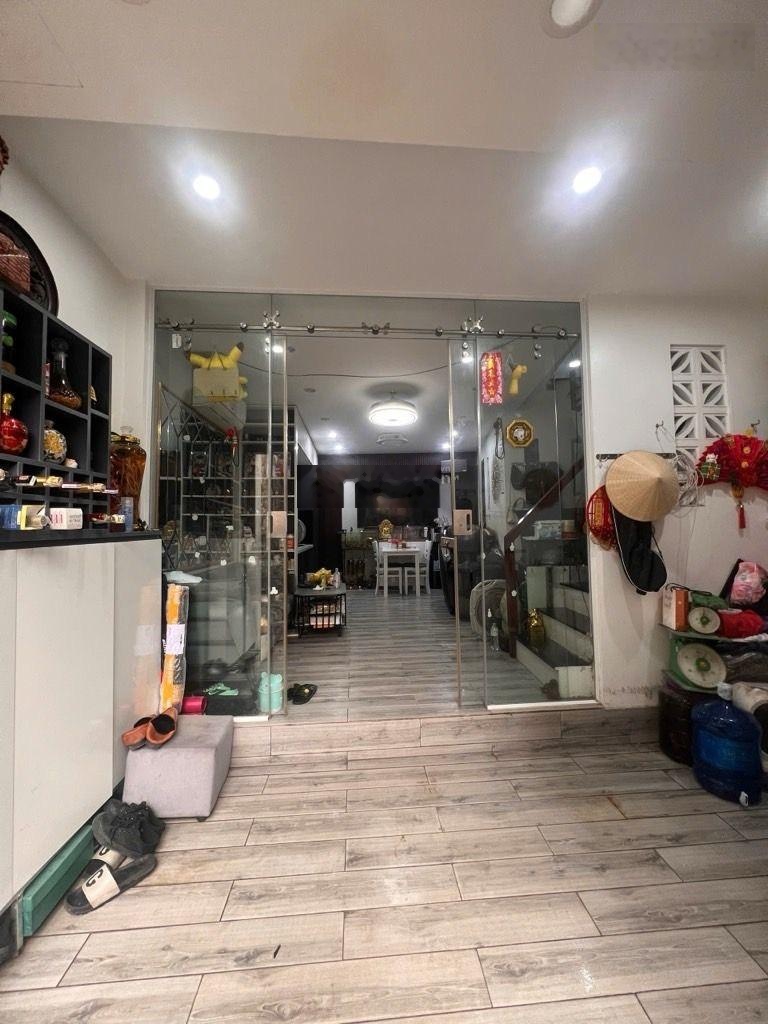 Phan Đình Giót 111m2, 3tầng, MT 6.4m, ô tô lùi cửa, 40m ra ô tô tránh. Giá đầu tư. Chỉ 12tỷ