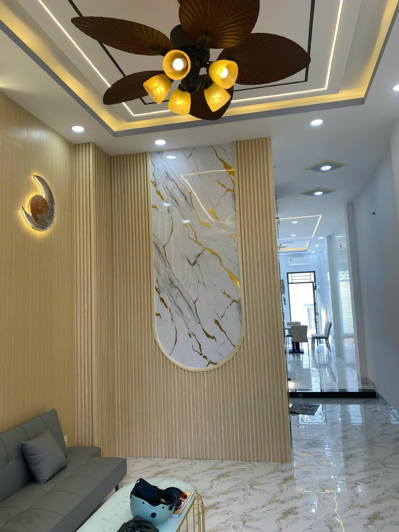 Nhà mới đón tết. bán nhà 2mt diên hồng, phường 1, bình thạnh, 4x18, 5 tầng, thang máy, 13.5 tỷ