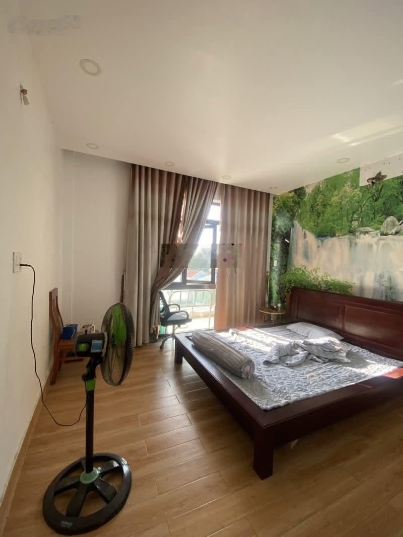 Cho Thuê Nhà 3 Tầng 4PN. 4WC Sân Đậu OTO - P Tăng Nhơn Phú A - Quận 9