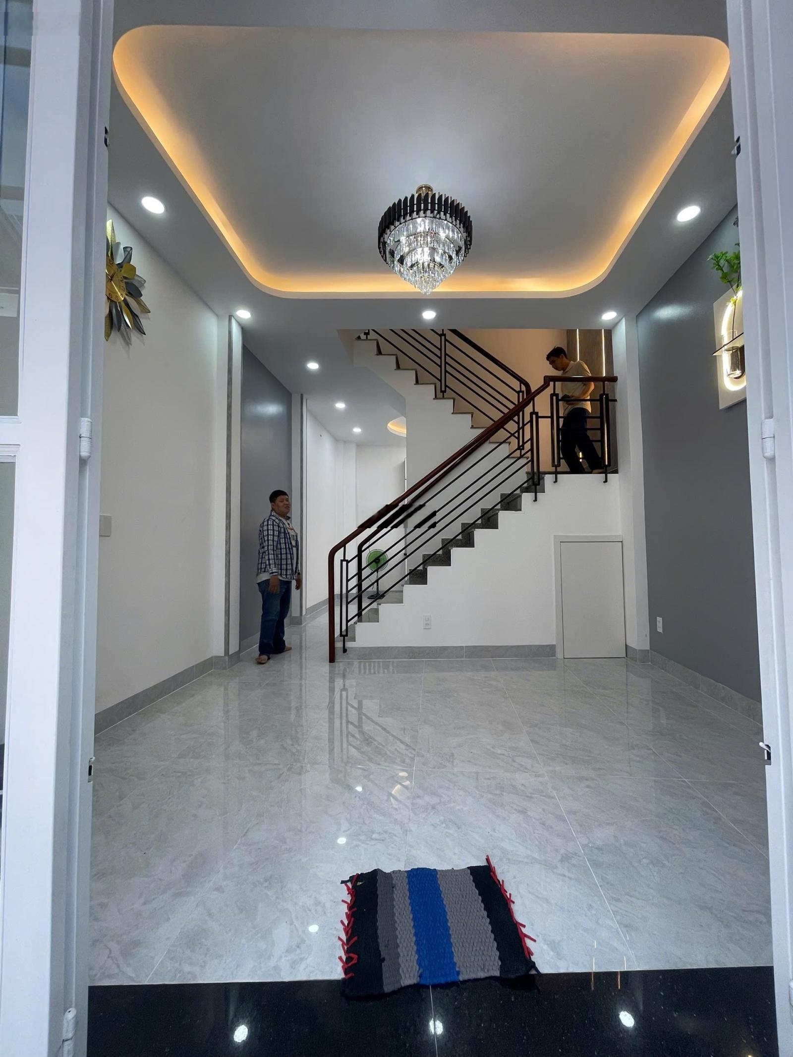 Nhà 3 tầng - hẻm xe hơi - giáp tân phú - dt 65m2 - giá nhỉnh 6 tỷ