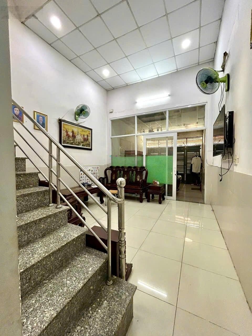 Đường 8m, oto tránh, 50m ra MT Nguyễn Văn Khối, 80m², 8,1 tỷ