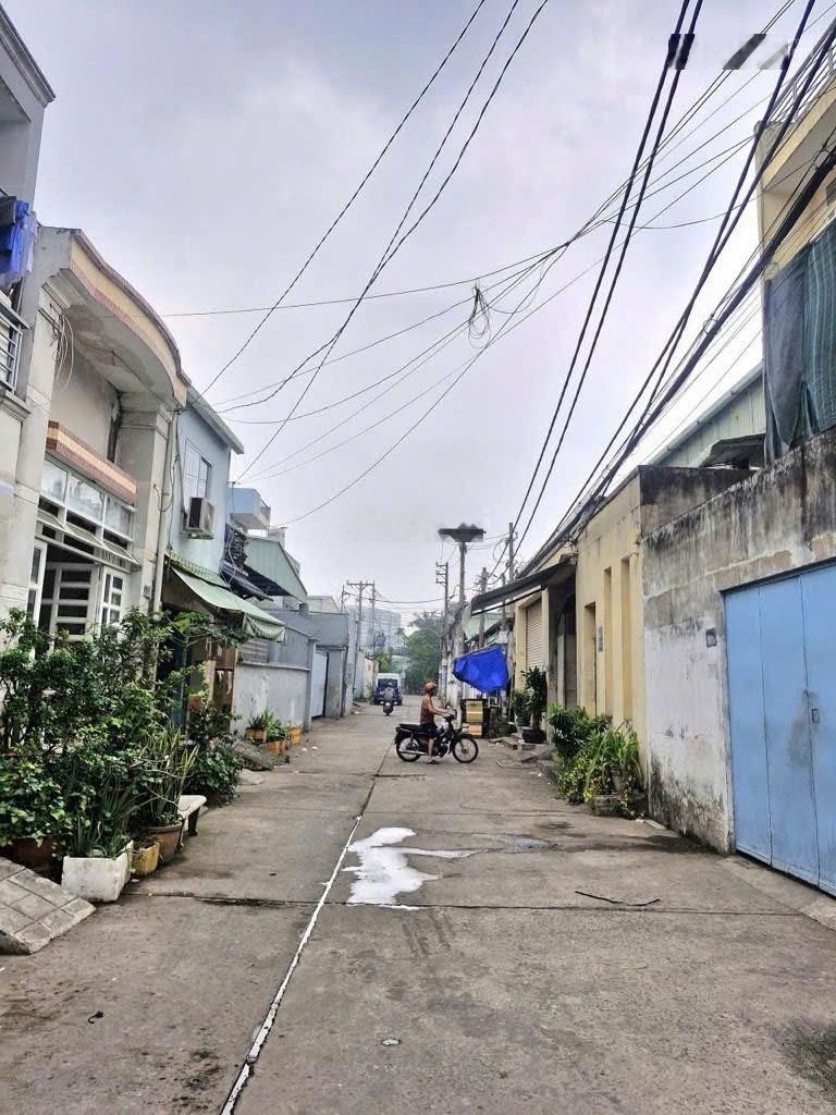 Bán nhà trệt lầu, 2PN, 2WC, DT 4x12m hẻm xe tải thông Gần Ngã Tư Bốn Xã, giá chỉ 4,95 tỷ TL