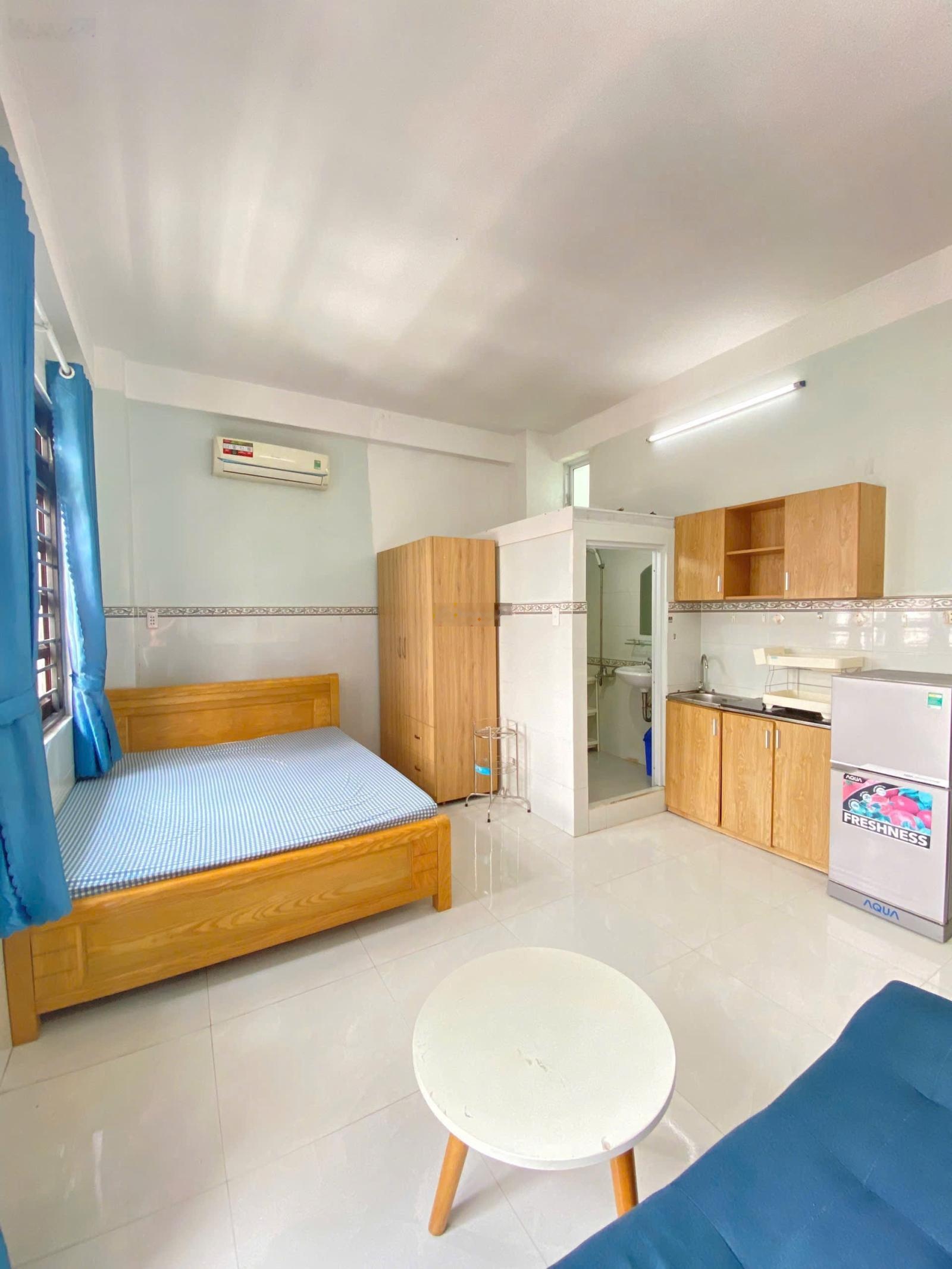 Phòng Studio Ban Công Full nội thất ngay Sân Bay Tân Sơn Nhất siêu thoáng mát