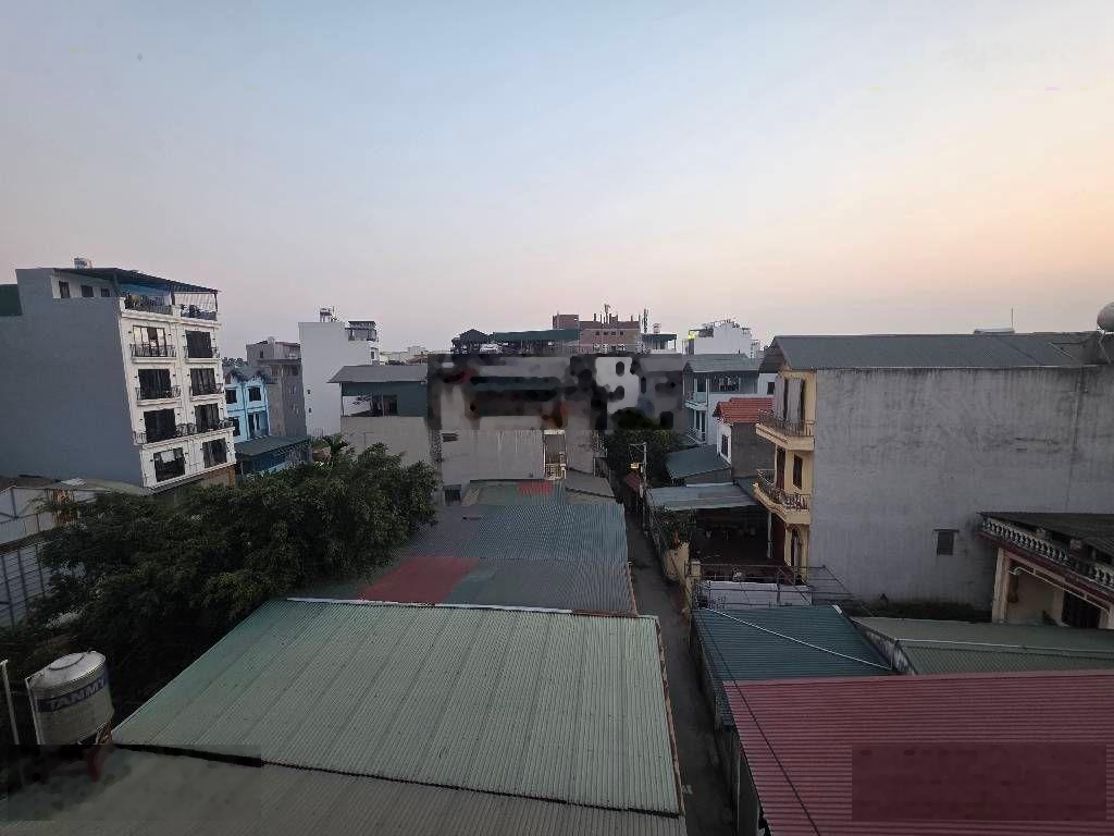 Nhà đường xuân đỗ - long biên - ngõ thông - lô góc - ô tô đỗ cửa.