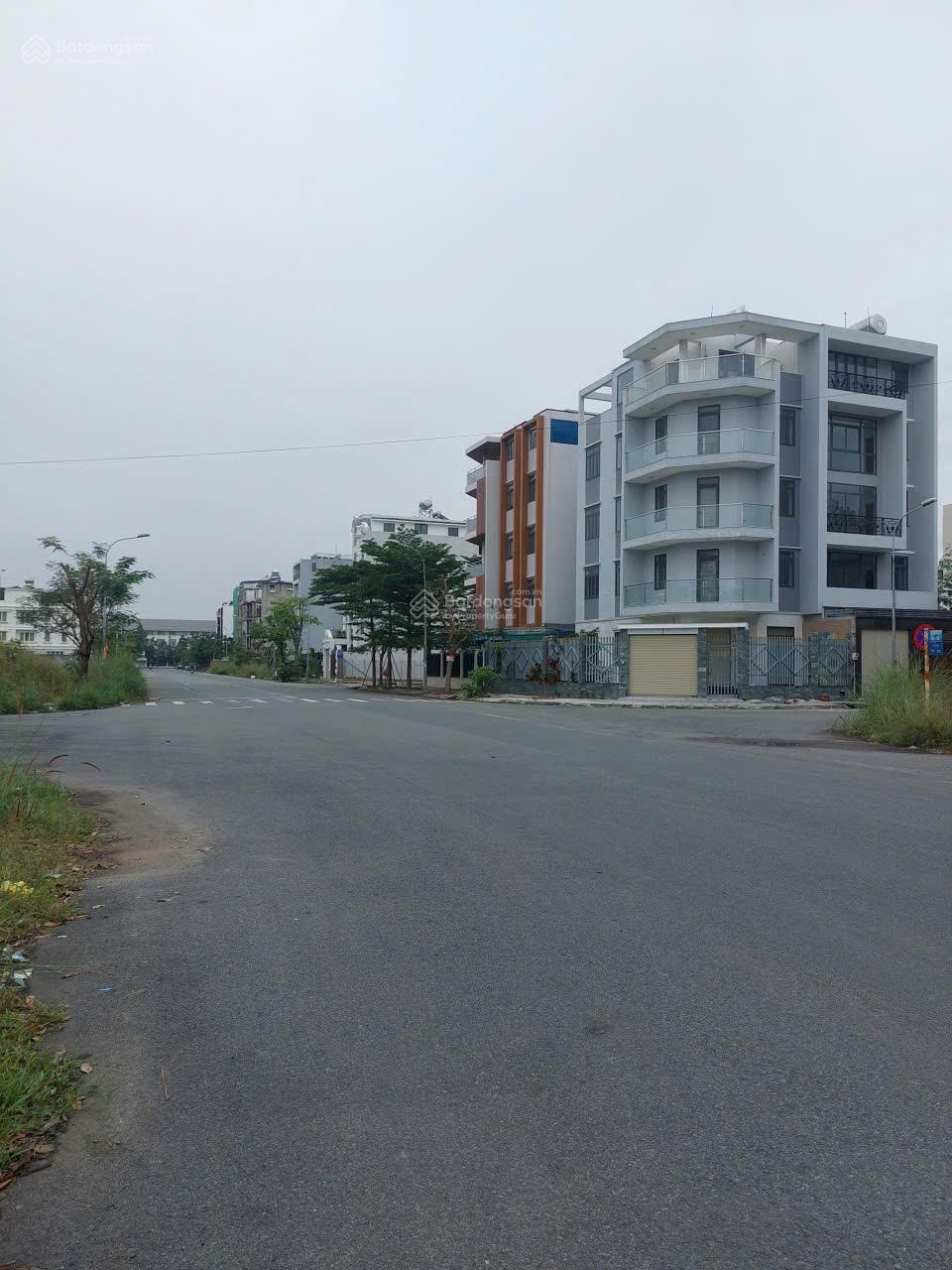 Bán lô đất mặt tiền đường đôi công viên rộng 48m tại cát lái.Quận 2.DT 6x20m(120m2) giá 80 tr/m2.