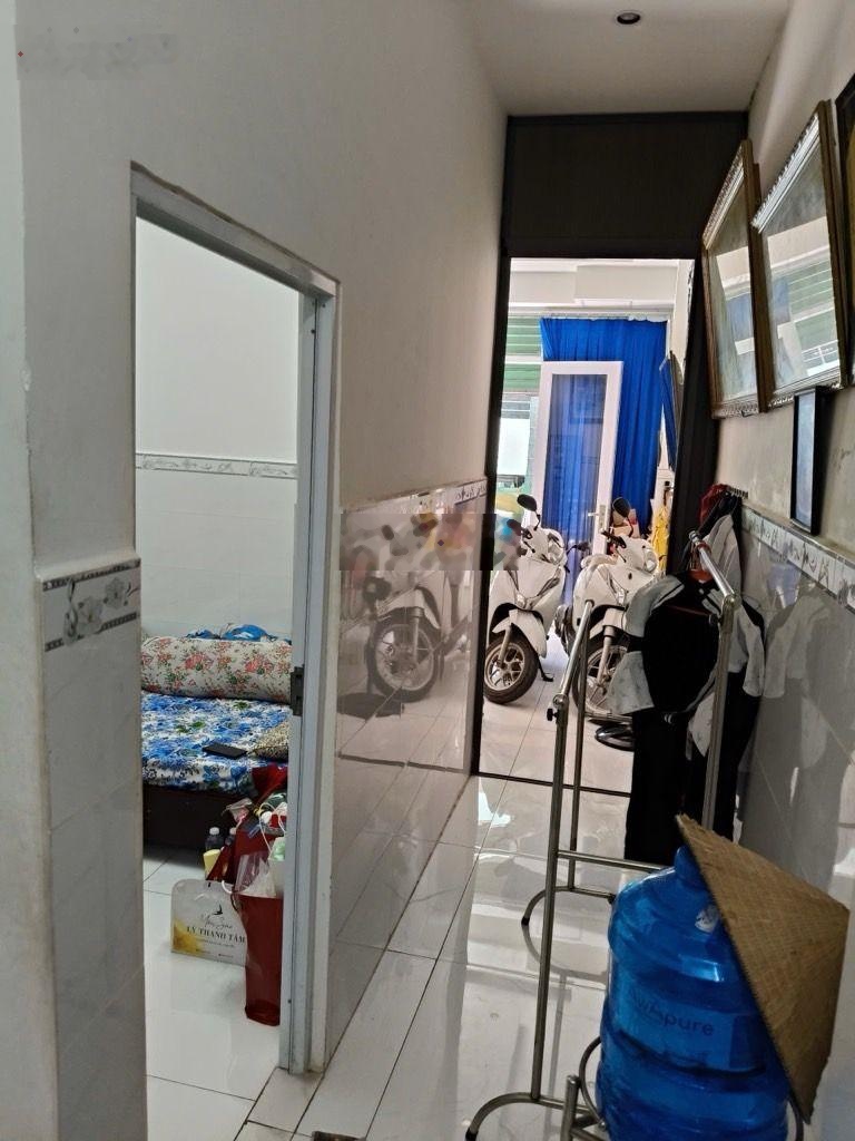 5 tỷ 700 thương lượng, nhà 2 mặt tiền, 2 tầng, đường 7 mét thông diện tích : 4 x 20