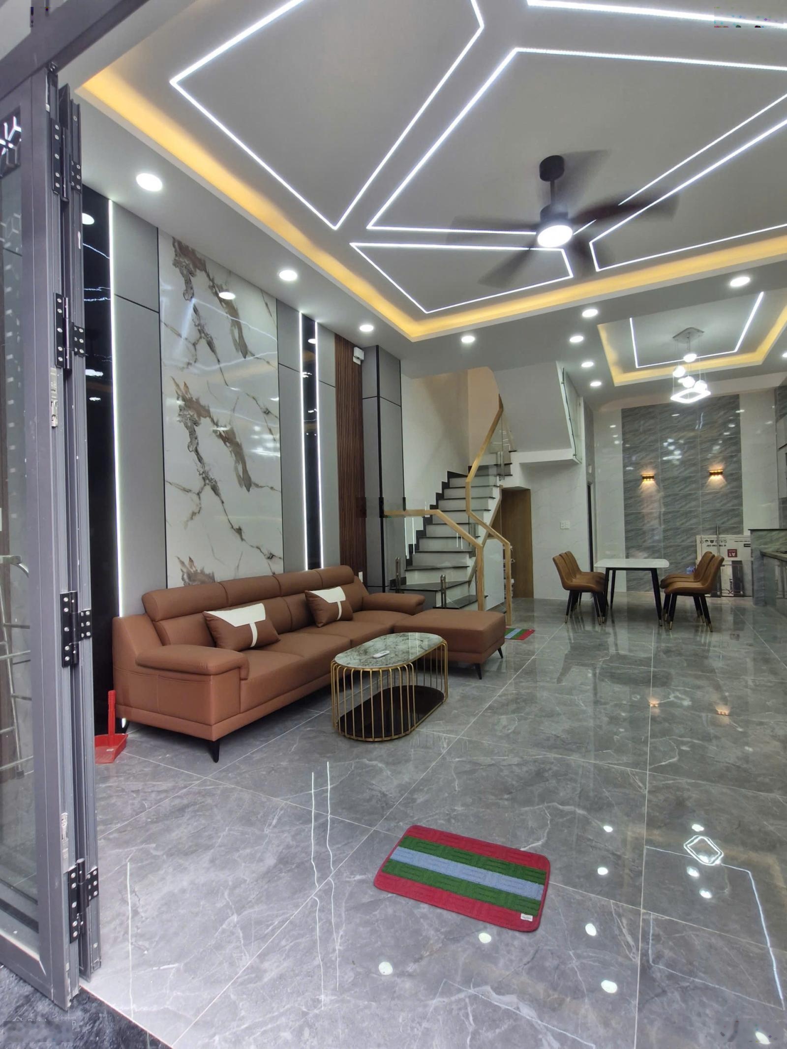 Nhà mới 100% ở tết hẻm xe hơi đường 26/3 (5mx10m), đúc 3.5 tấm, 4PN, 5WC