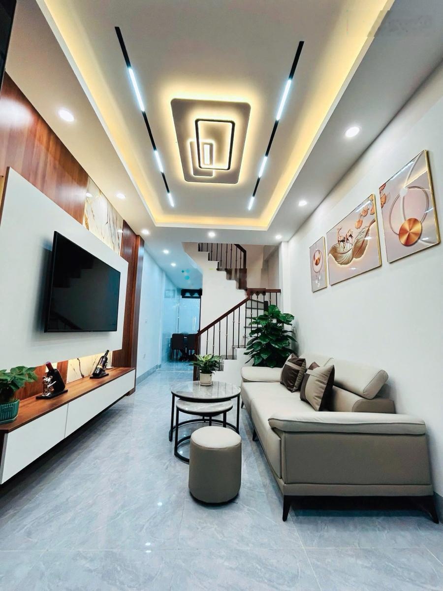 Rất gấp, Hoàng Quốc Việt, Cầu Giấy, ngõ thông Nguyễn Đình Hoàn, nhà đẹp ở luôn, thoáng trước sau